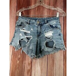 ALMOST FAMOUS Distressed Shorts Size 3 (Bx 1)